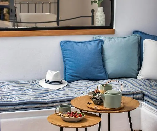 Nostalgia アパート ファリラキ